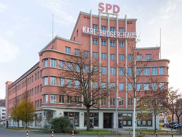 Blick auf das Karl-Bröger-Haus vom Karl Bröger-Park